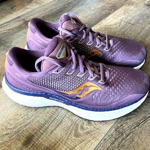 Saucony Triumph 18, size 8.  EUC.  Rarely worn.